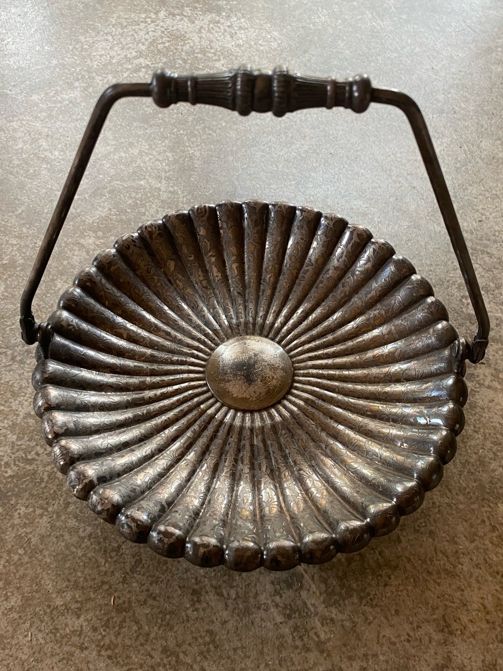 antique Reed & Barton 4802 Silverplated Bridal Basket Rams Head Scalloped Handle